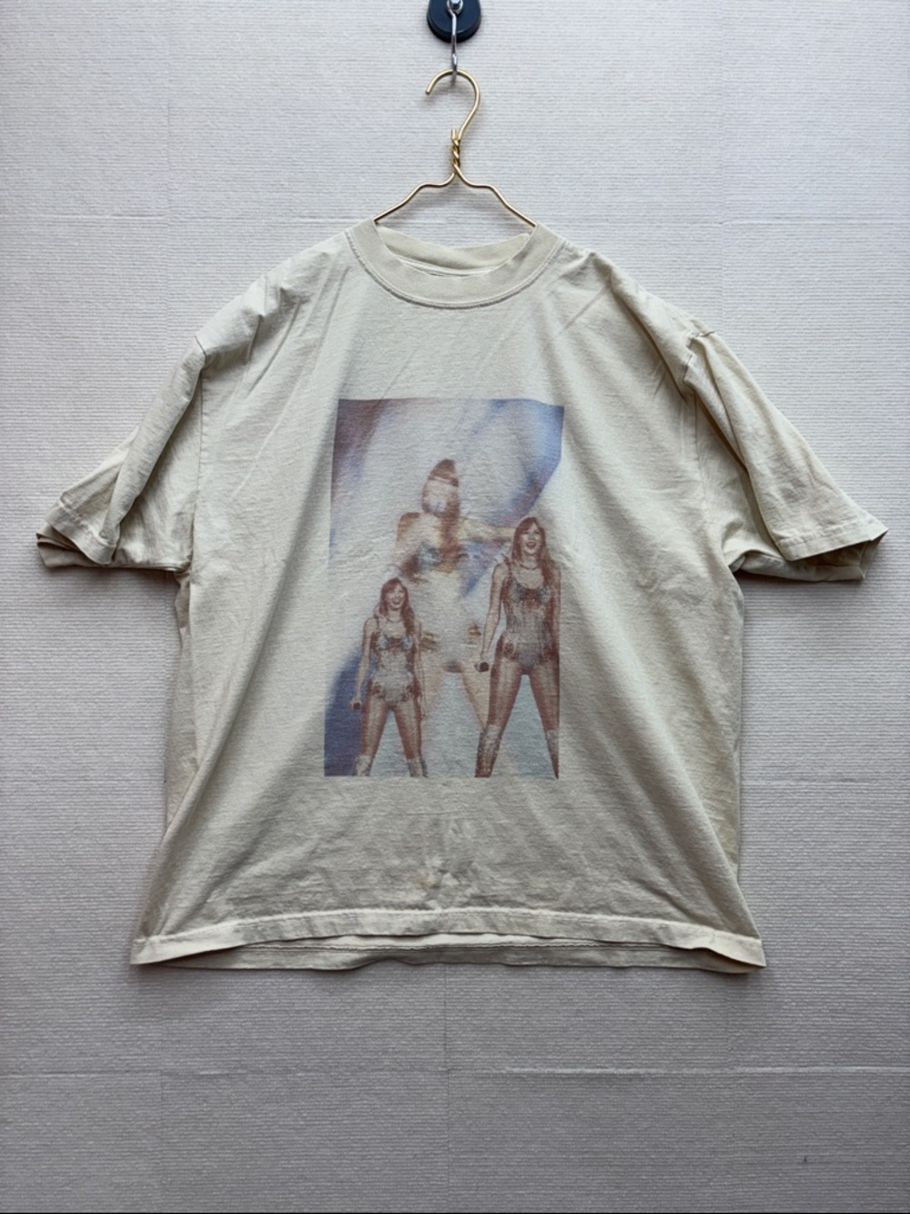 Game Changer | Taylor Swift Beige Vintage-Style T-Shirt with Triple Figure XL